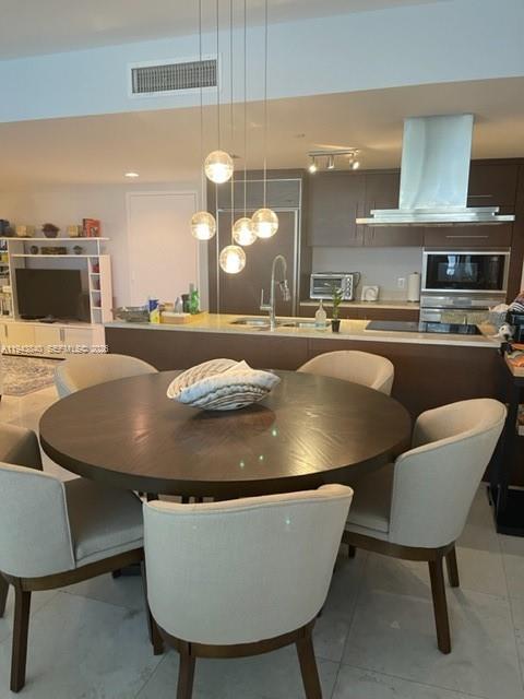 465 BRICKELL AVE 818