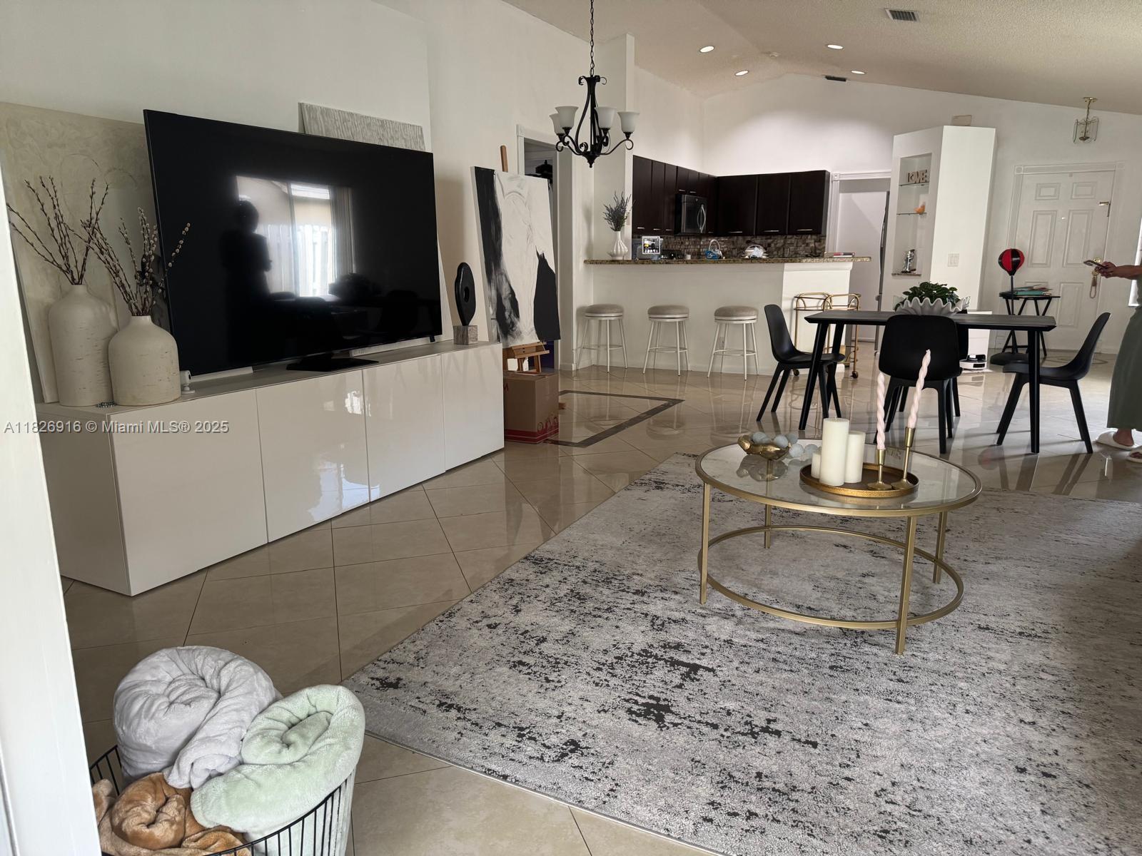 1425 Mira Vista Cir