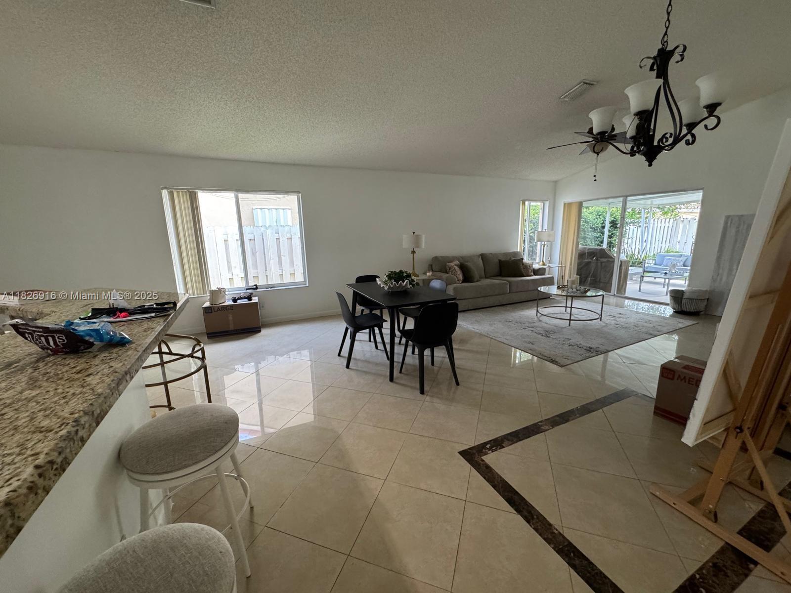 1425 Mira Vista Cir