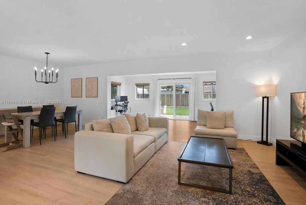 Photo of 1365 SW 9th St, Boca Raton, FL 33486 (MLS # A11608519)