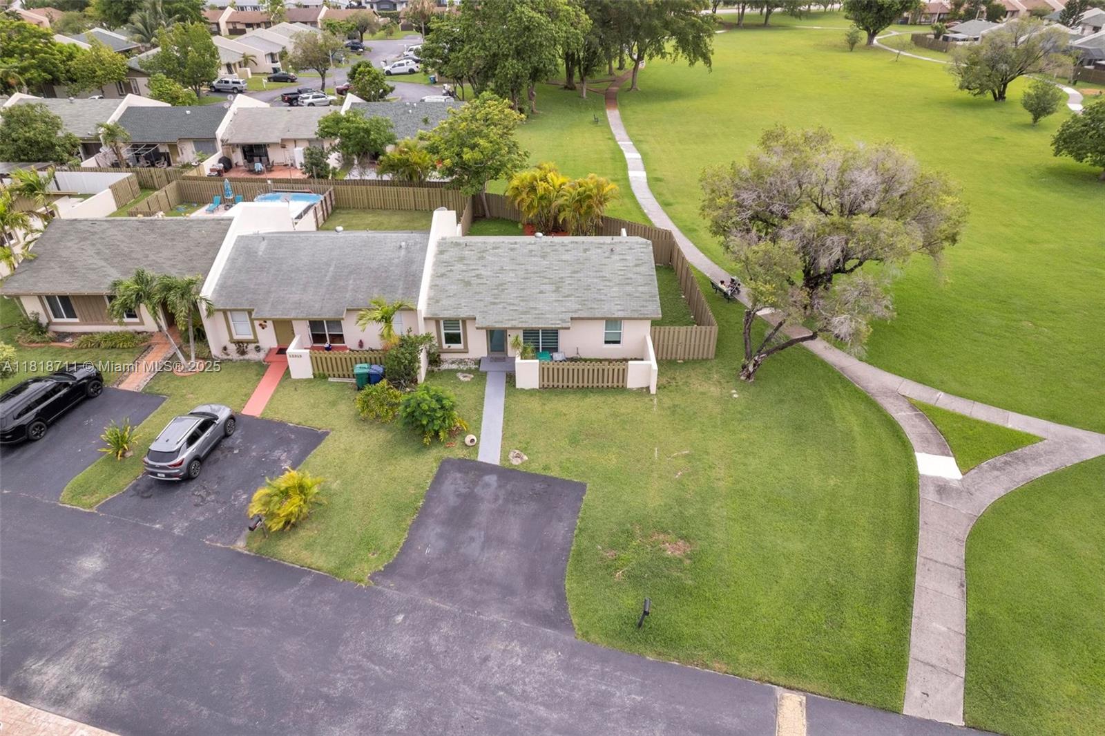 DEVON-AIRE VILLAS SEC 1 - Residential