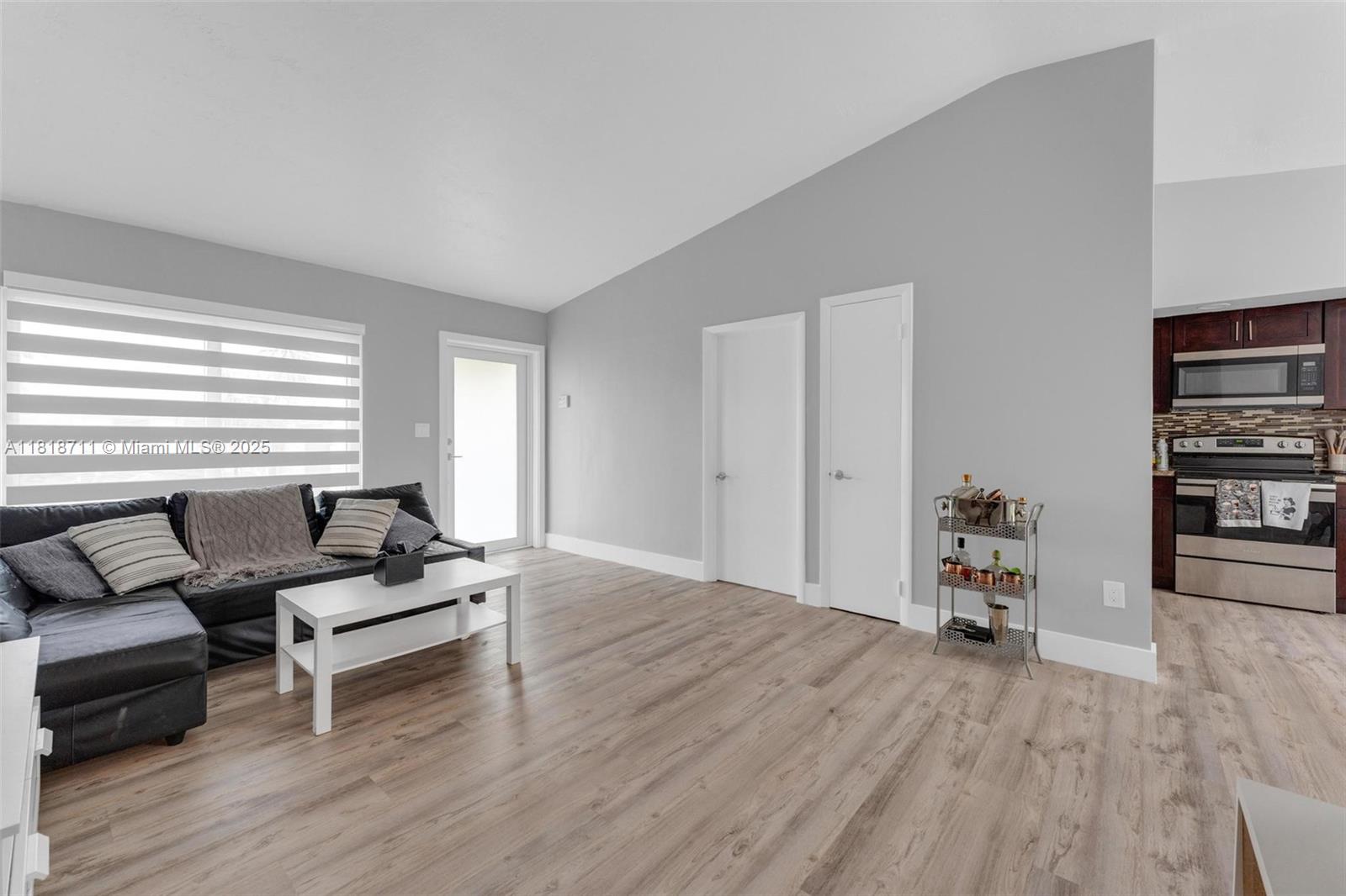 DEVON-AIRE VILLAS SEC 1 - Residential