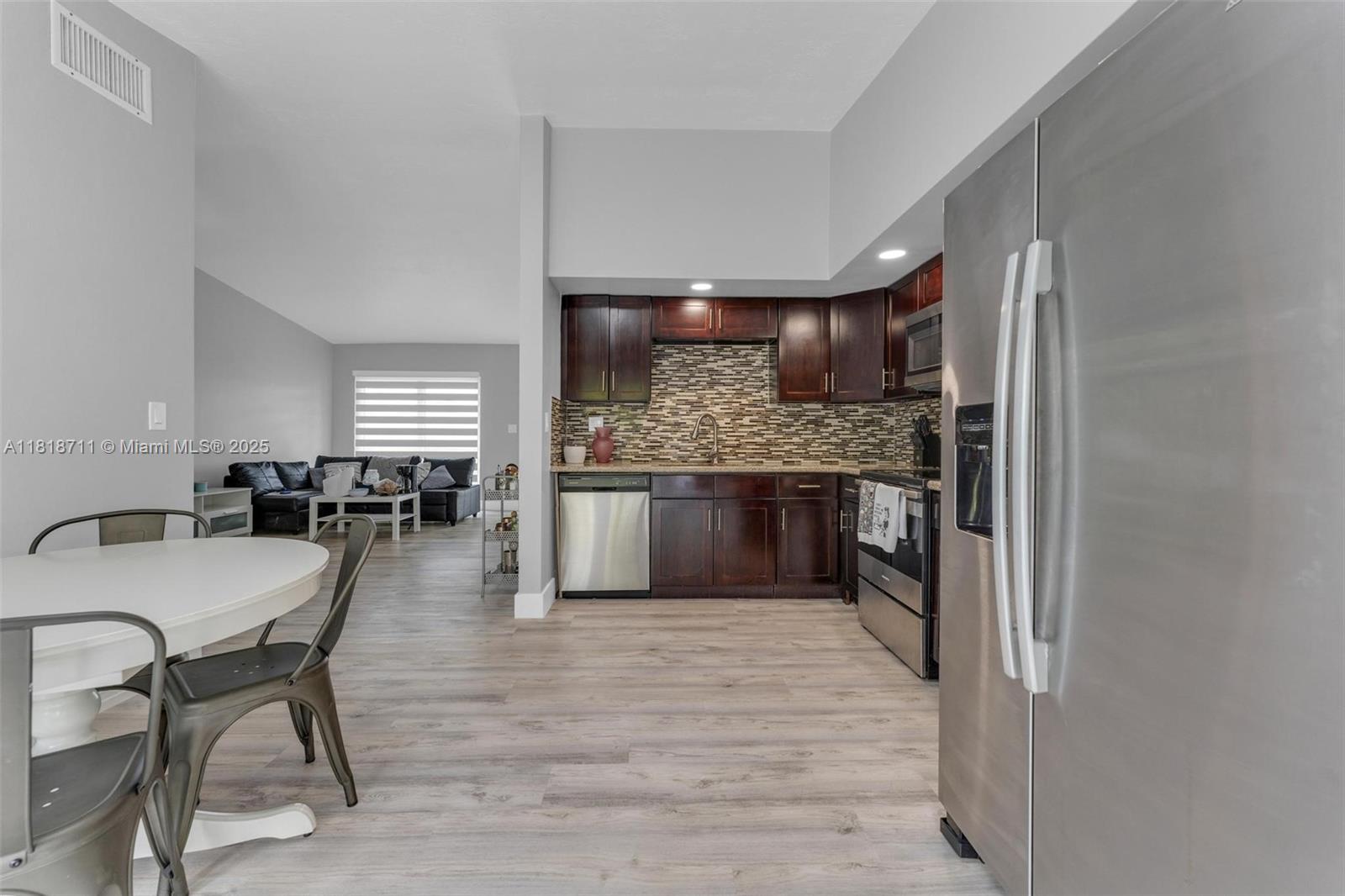 DEVON-AIRE VILLAS SEC 1 - Residential