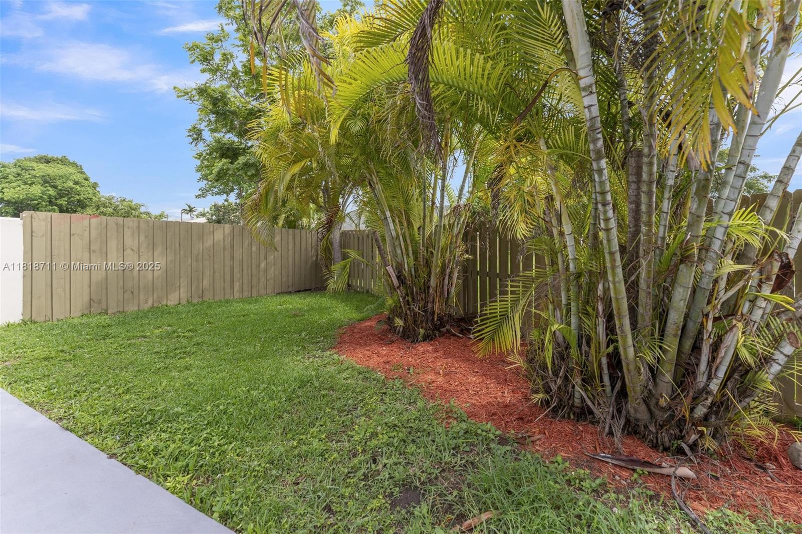 DEVON-AIRE VILLAS SEC 1 - Residential