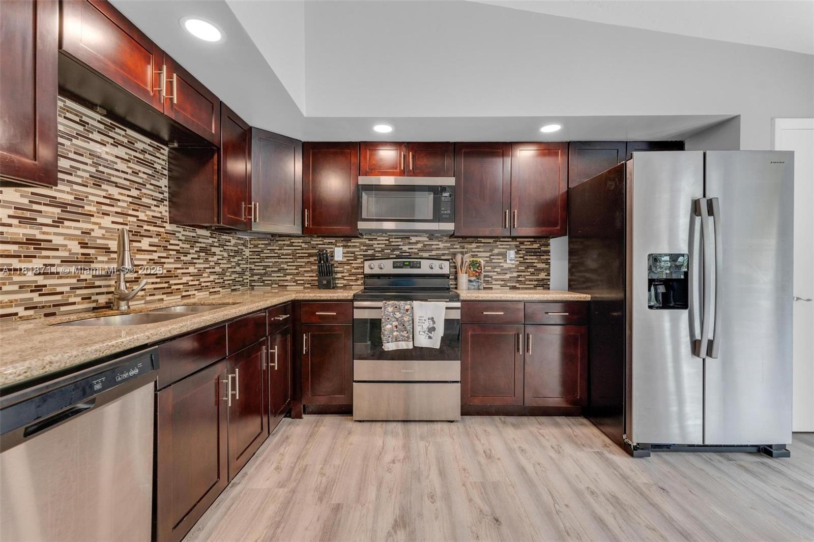 DEVON-AIRE VILLAS SEC 1 - Residential