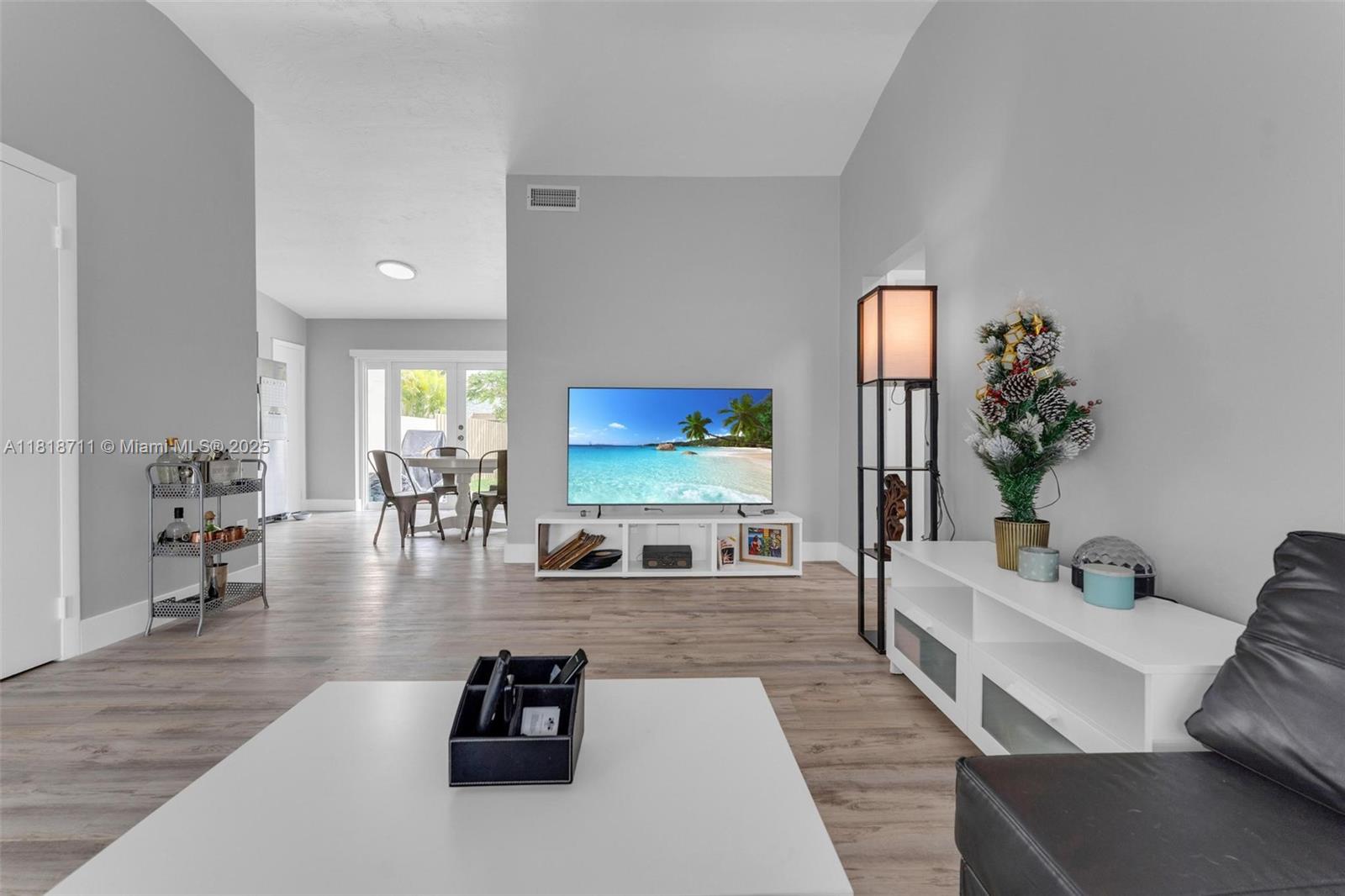 DEVON-AIRE VILLAS SEC 1 - Residential