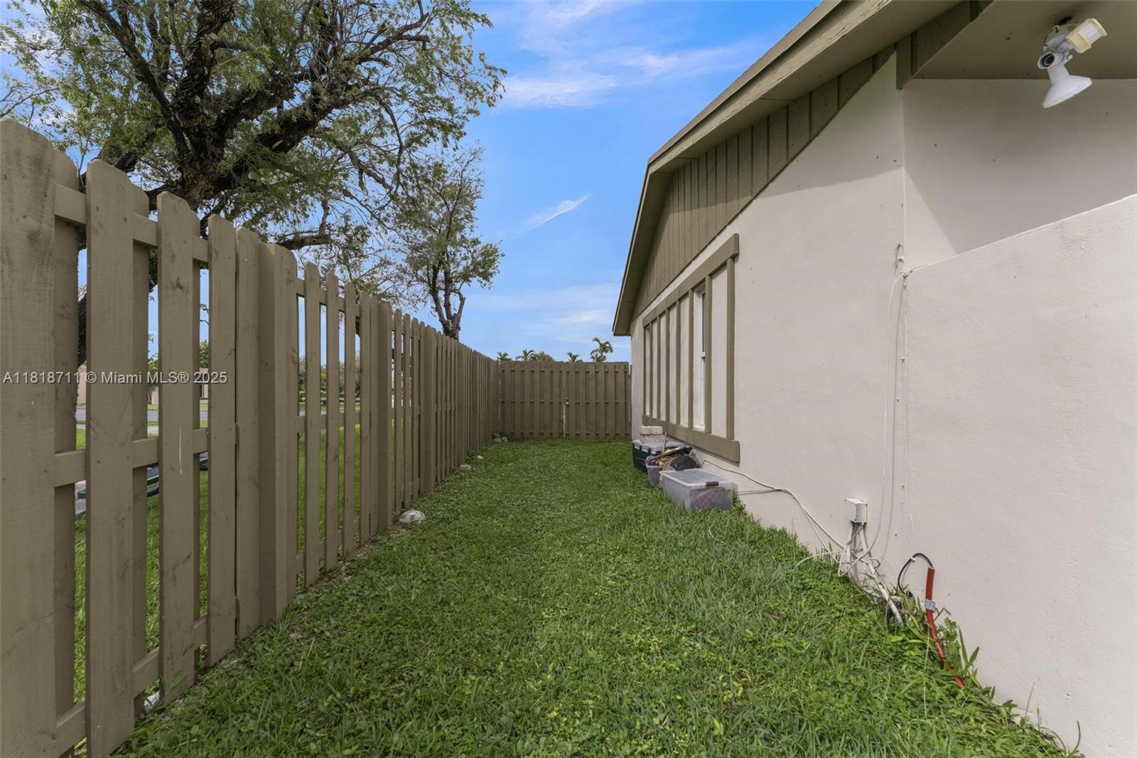 DEVON-AIRE VILLAS SEC 1 - Residential