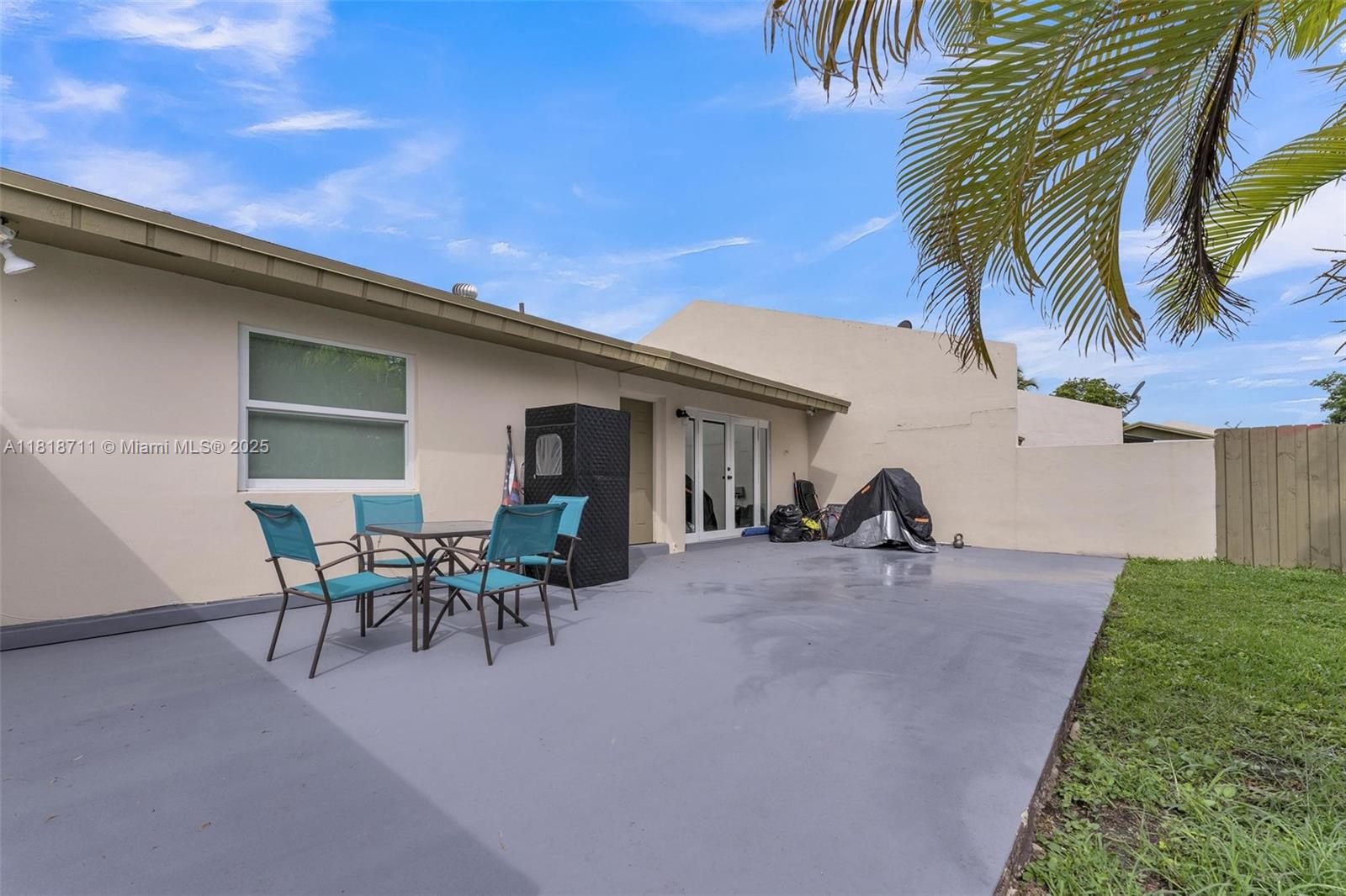 DEVON-AIRE VILLAS SEC 1 - Residential