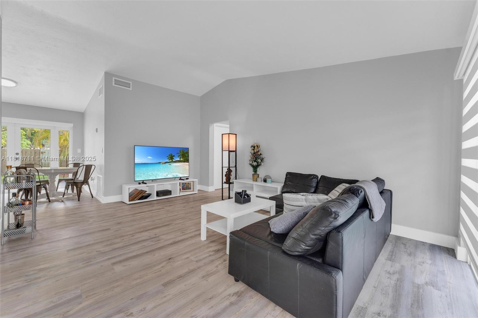 DEVON-AIRE VILLAS SEC 1 - Residential