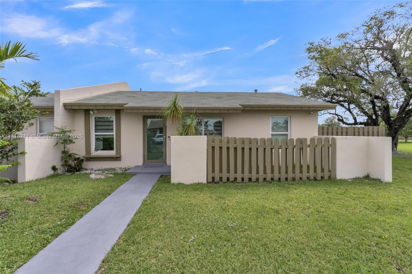 DEVON-AIRE VILLAS SEC 1 - Residential