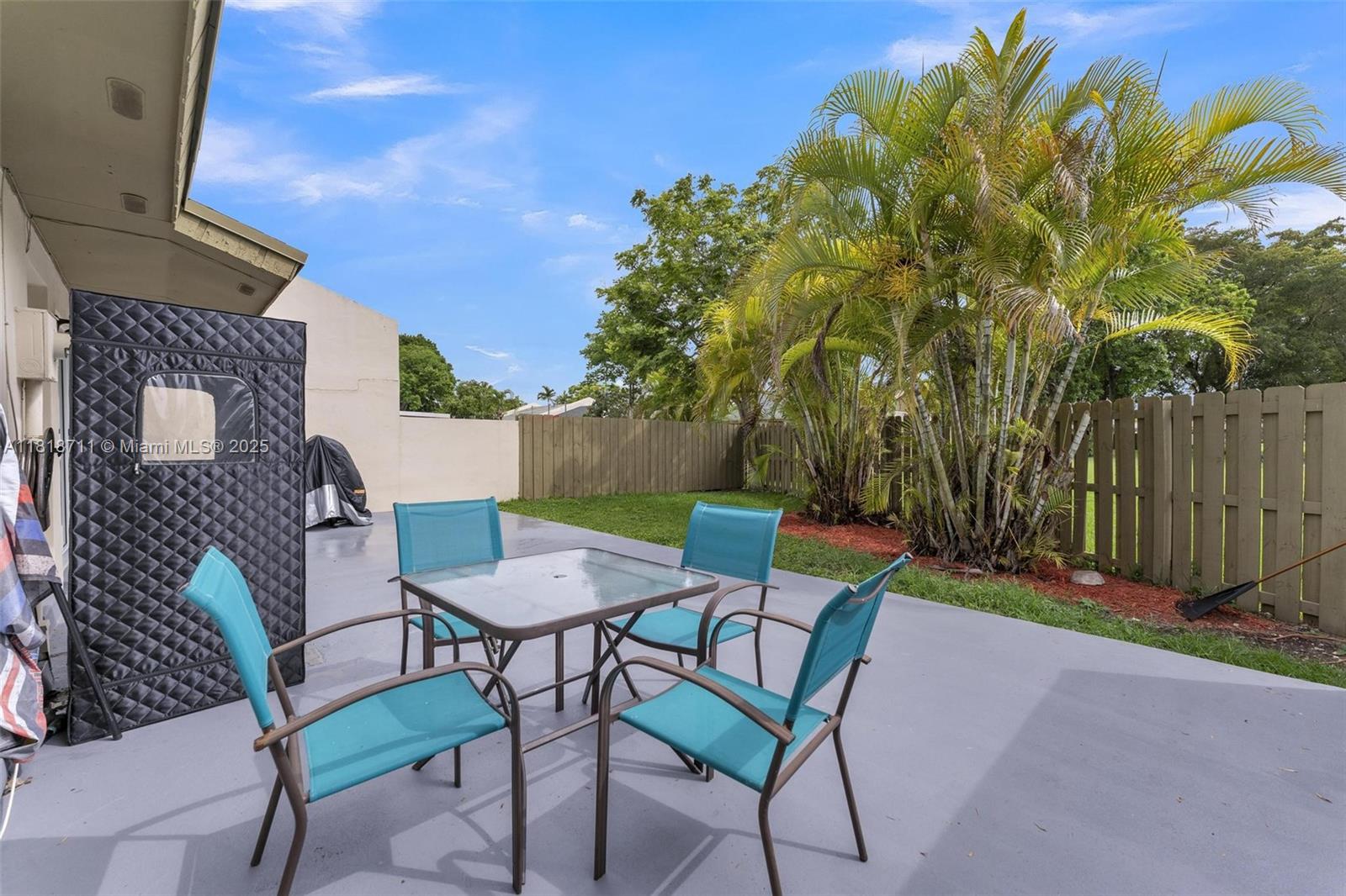 DEVON-AIRE VILLAS SEC 1 - Residential