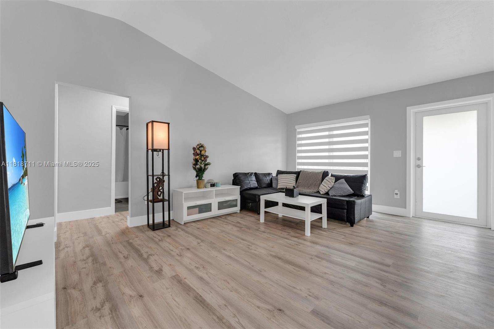 DEVON-AIRE VILLAS SEC 1 - Residential