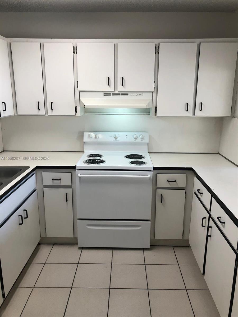 SUSAN GARDENS - Residential Lease