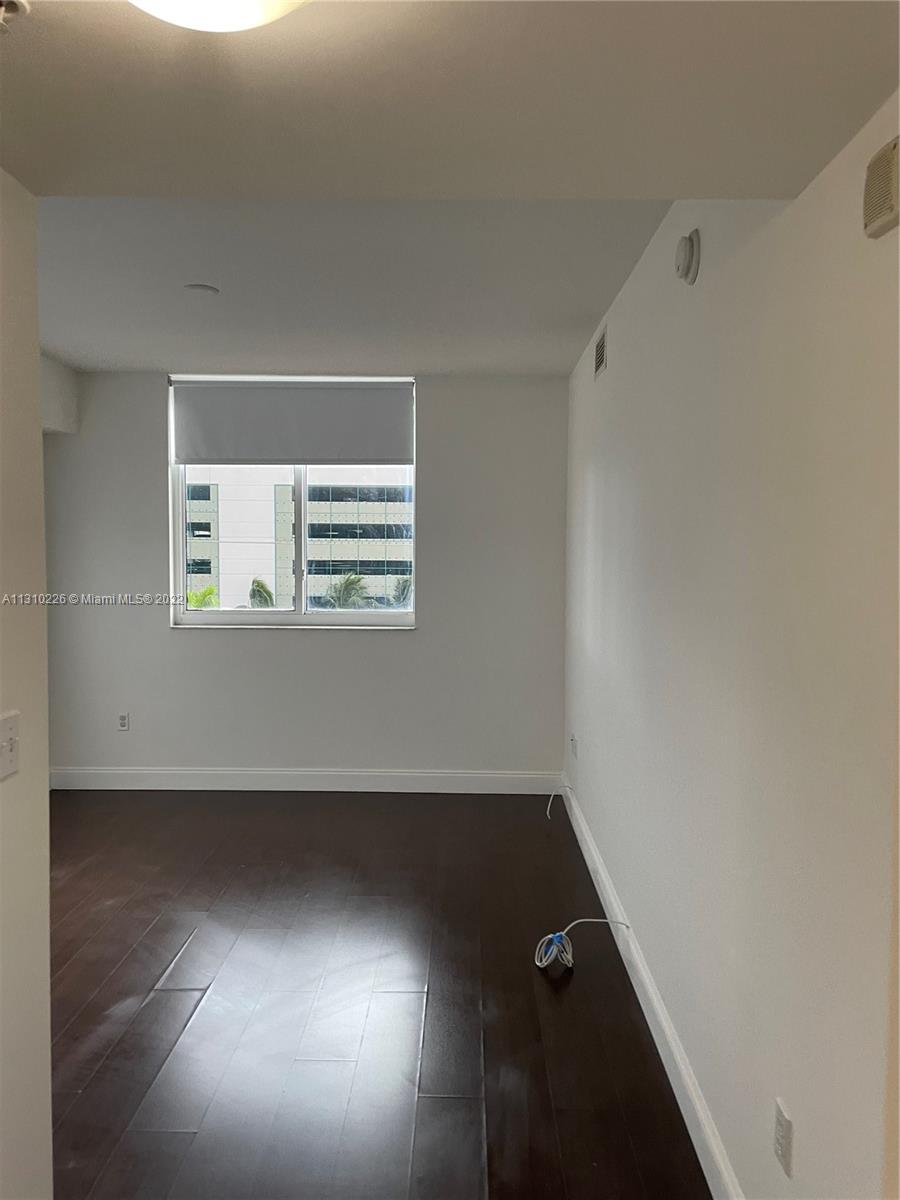 VENTURE AT AVENTURA EAST - Residential Lease