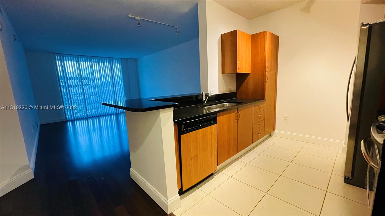 VENTURE AT AVENTURA EAST - Residential Lease