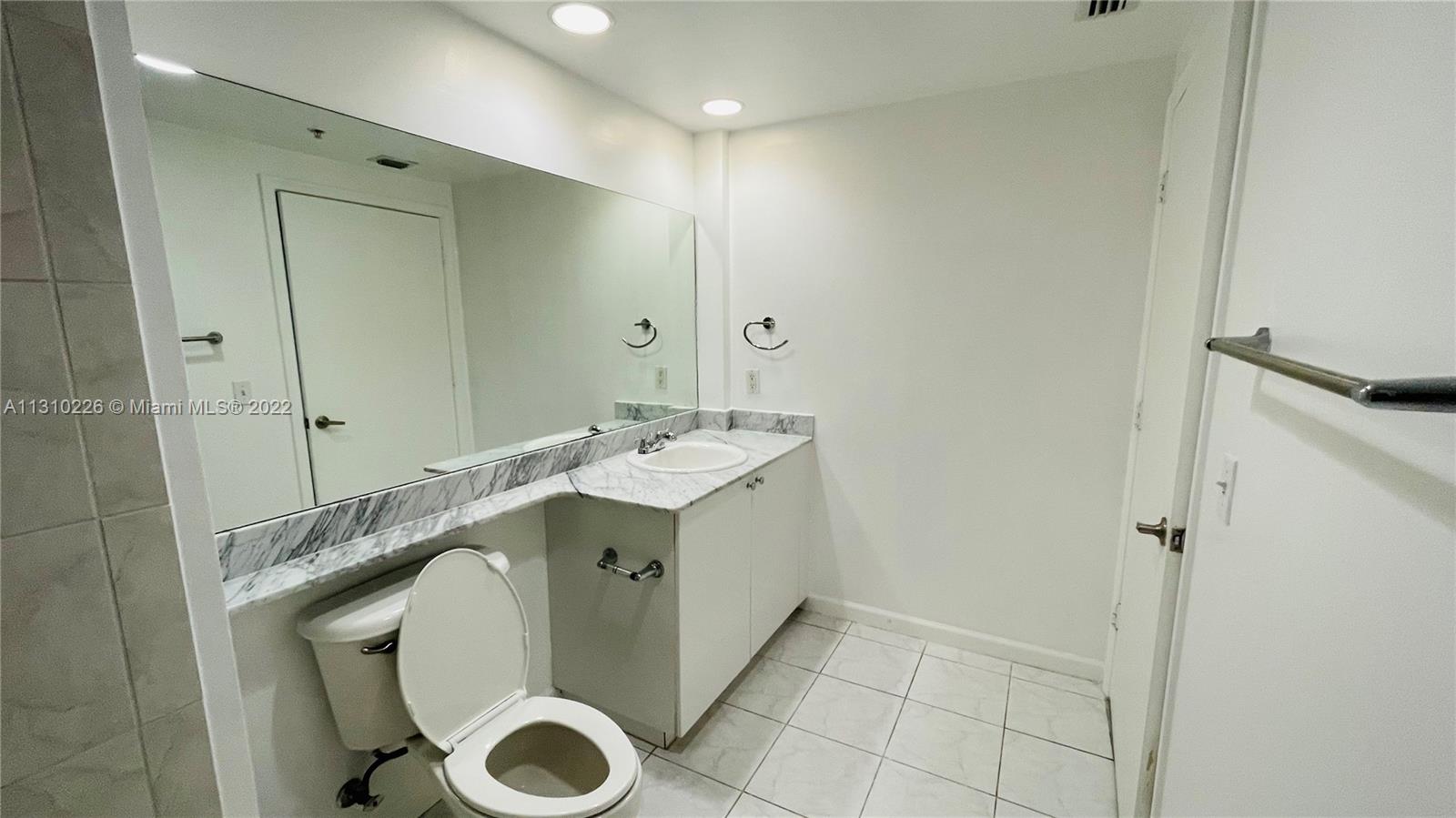 VENTURE AT AVENTURA EAST - Residential Lease