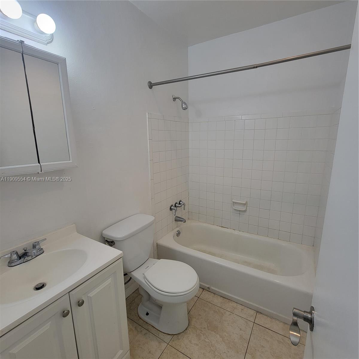 TAFT VILLAS - Residential Lease