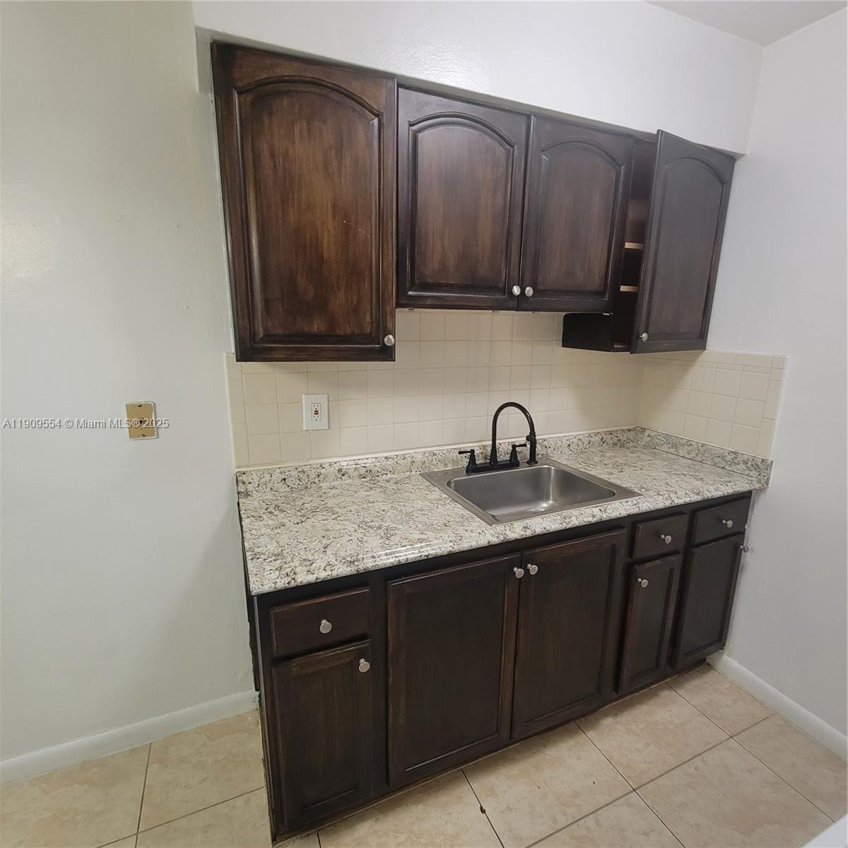 TAFT VILLAS - Residential Lease