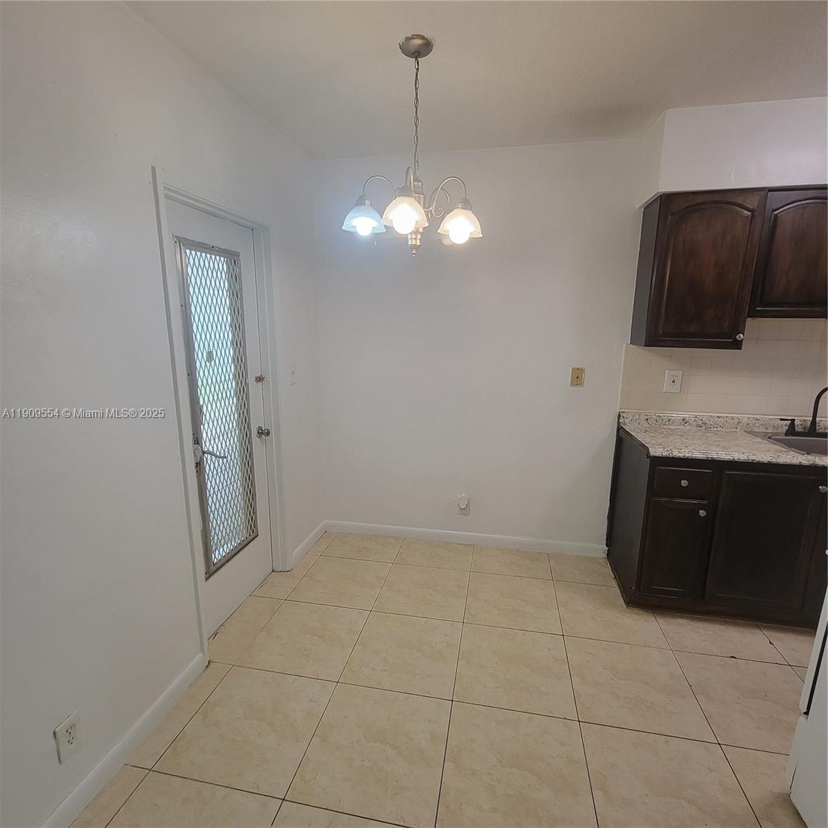 TAFT VILLAS - Residential Lease