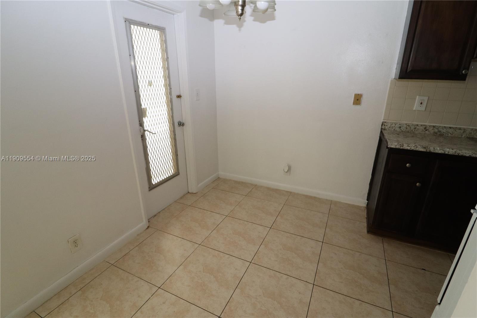 TAFT VILLAS - Residential Lease