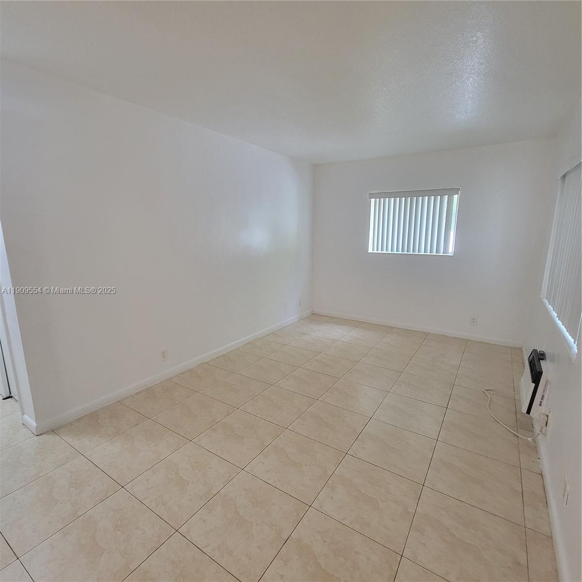 TAFT VILLAS - Residential Lease