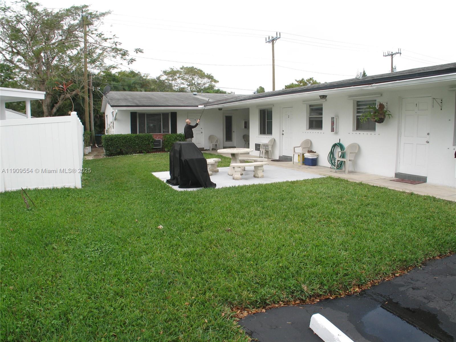 TAFT VILLAS - Residential Lease