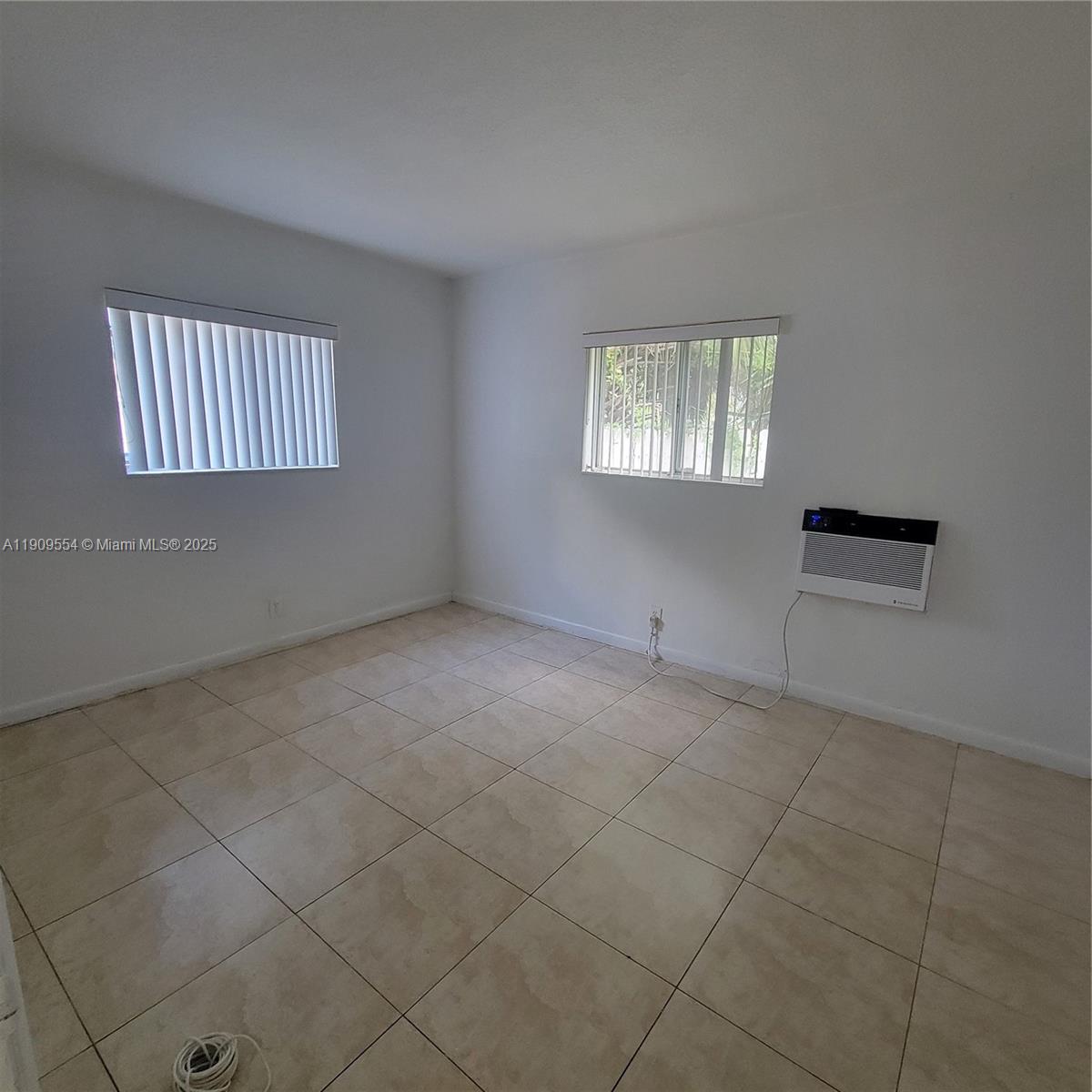 TAFT VILLAS - Residential Lease