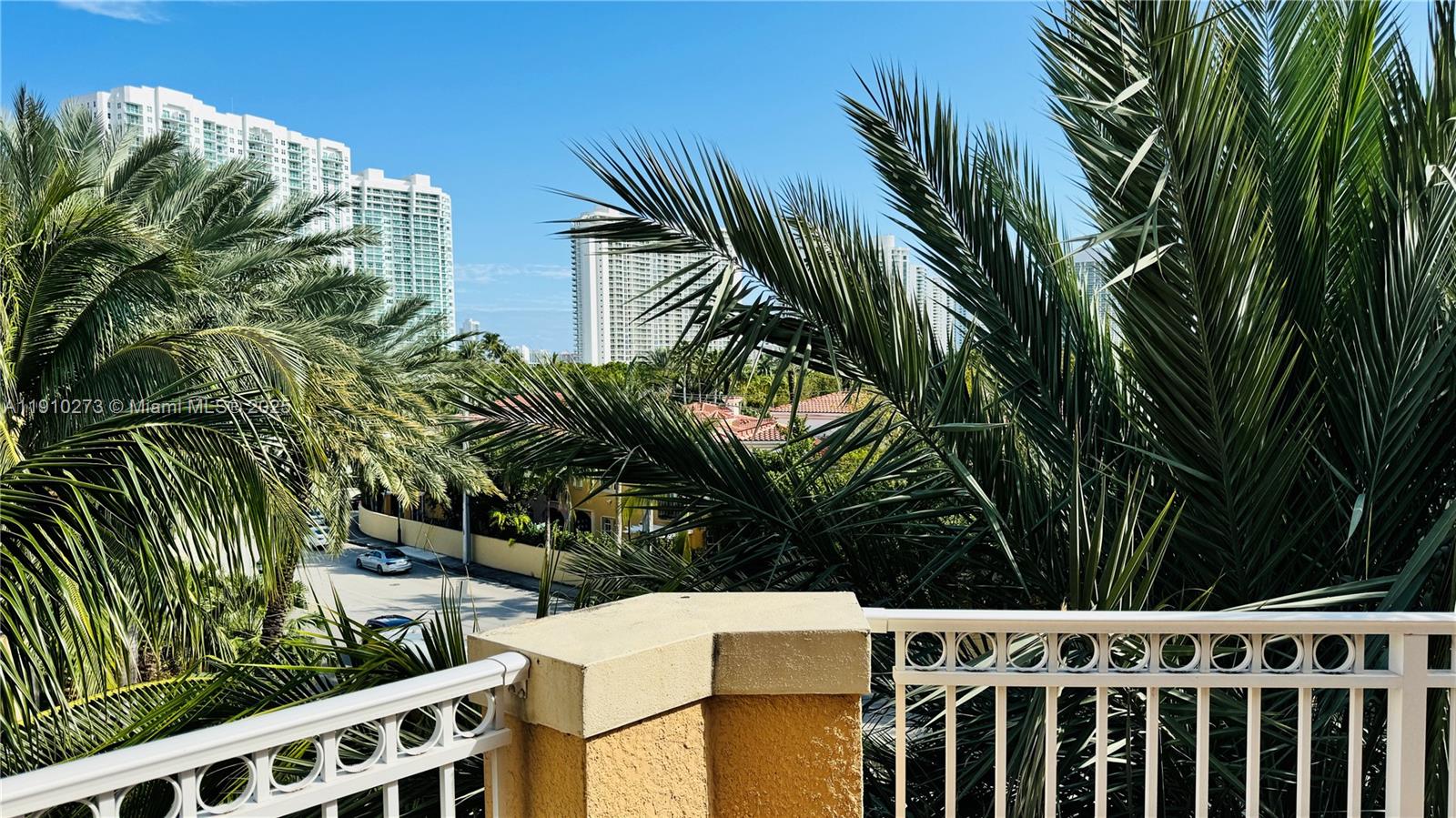 ALAQUA CONDO - Residential