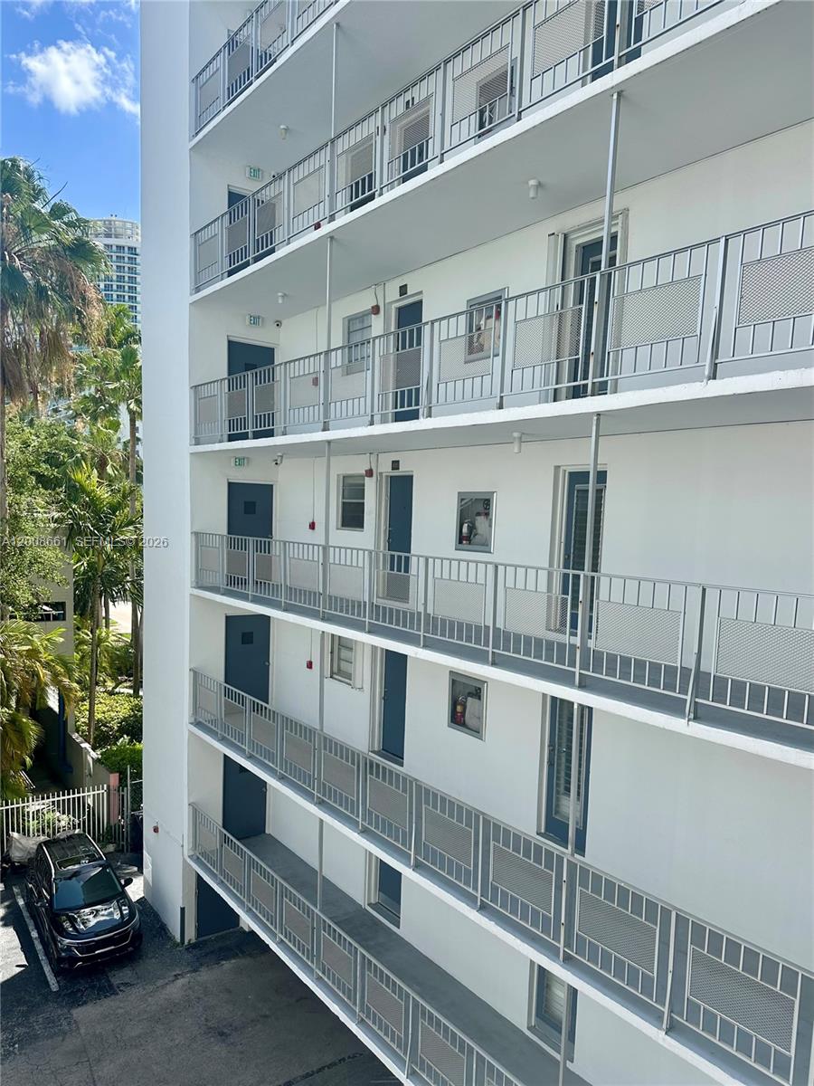 GOLDEN HOUSE CONDO - Residential