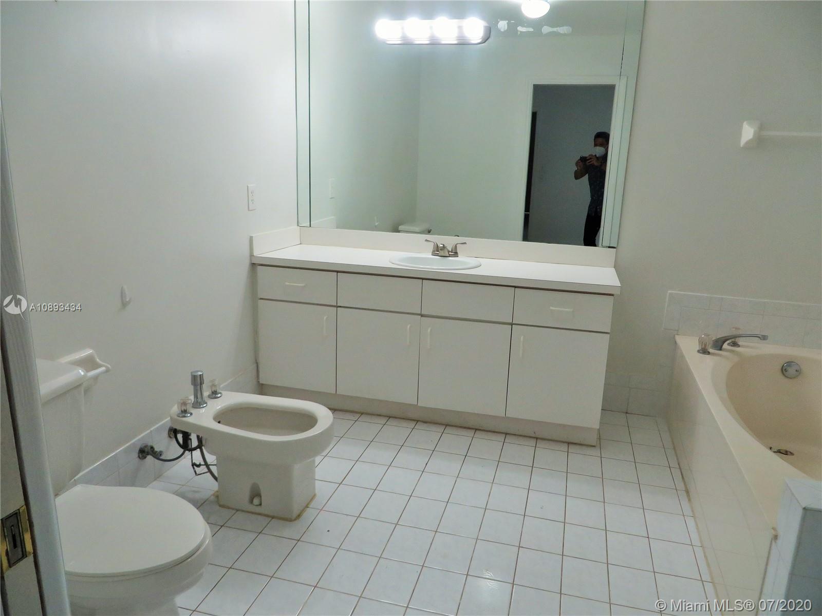 SHOMA HOMES AT KENDALL - Residential