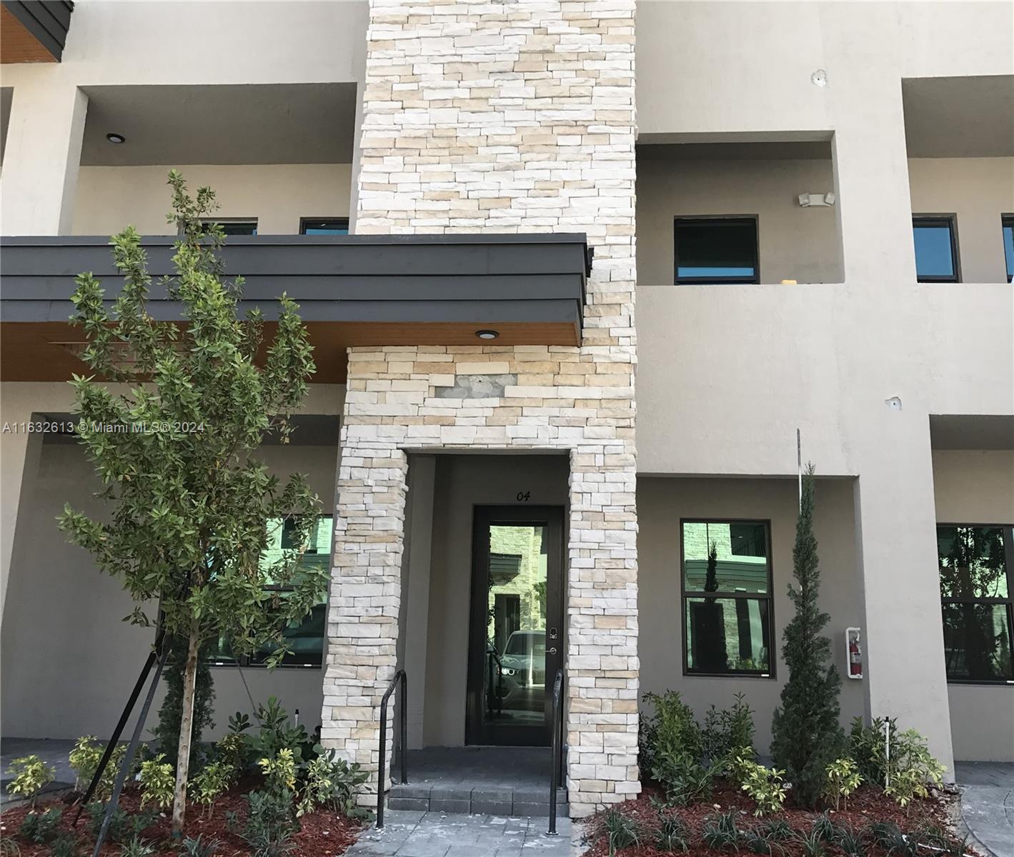 APEX AT PARK CENTRAL COND - Residential Lease