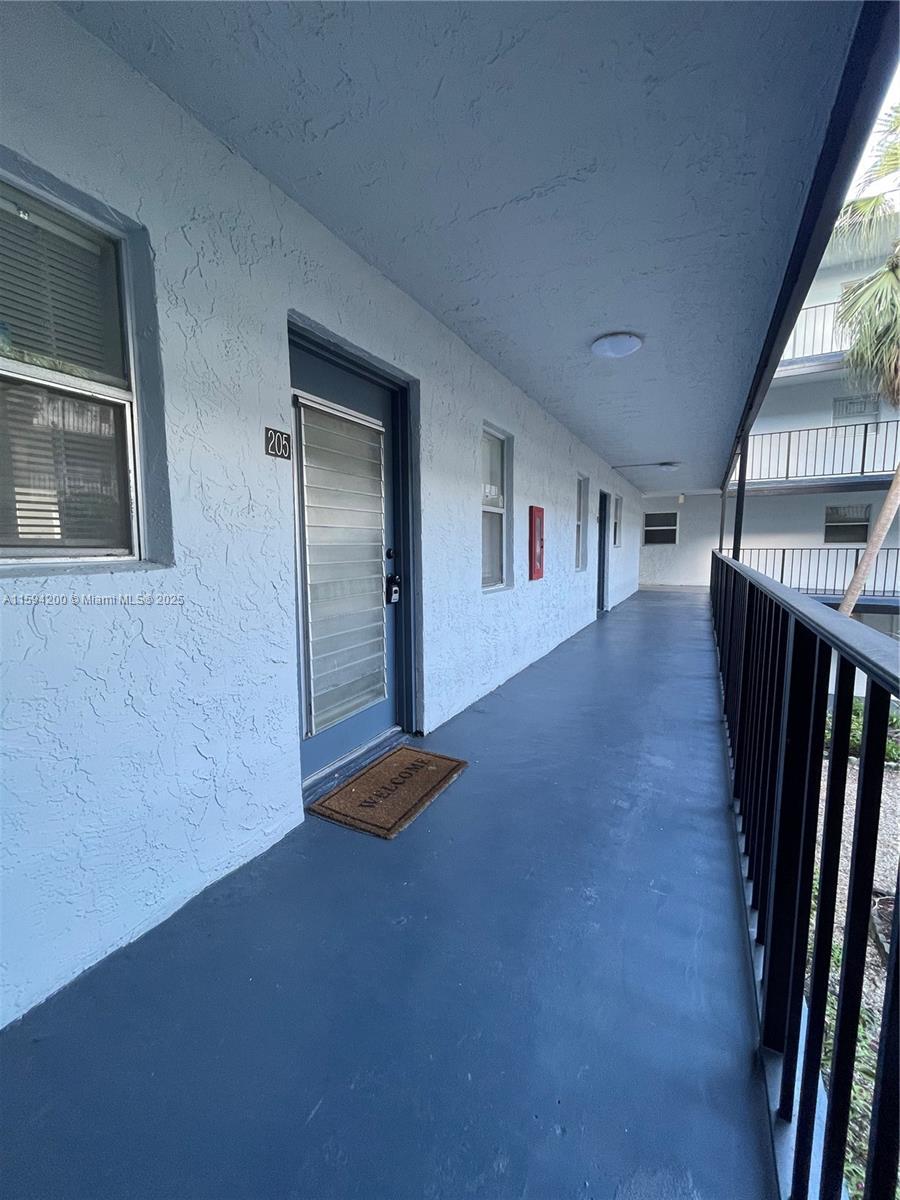 Property for Sale at 2800 Somerset Dr 205J, Lauderdale Lakes, Broward County, Florida - Bedrooms: 1 
Bathrooms: 1  - $89,000