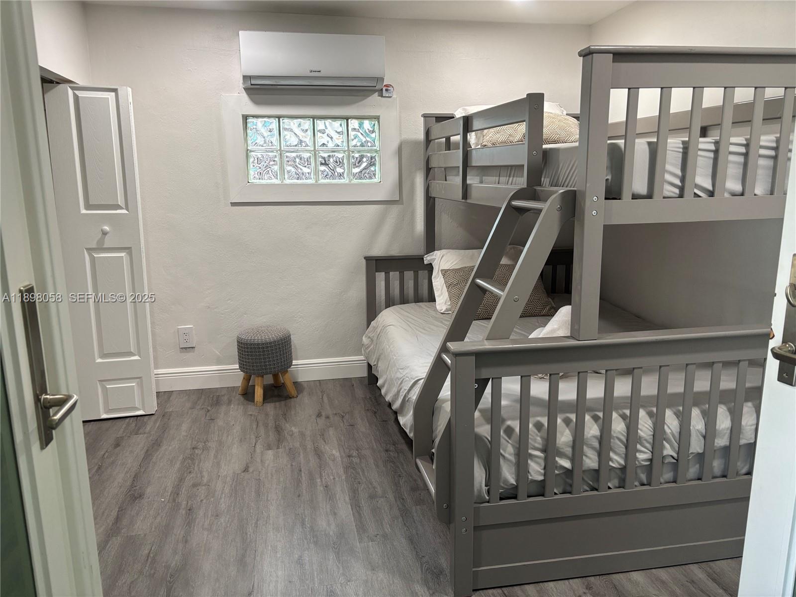 HOLLYWOOD - Residential Lease