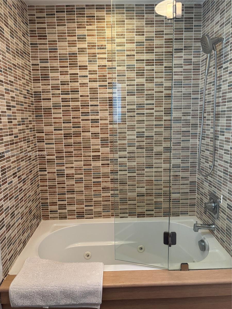 HOLLYWOOD - Residential Lease