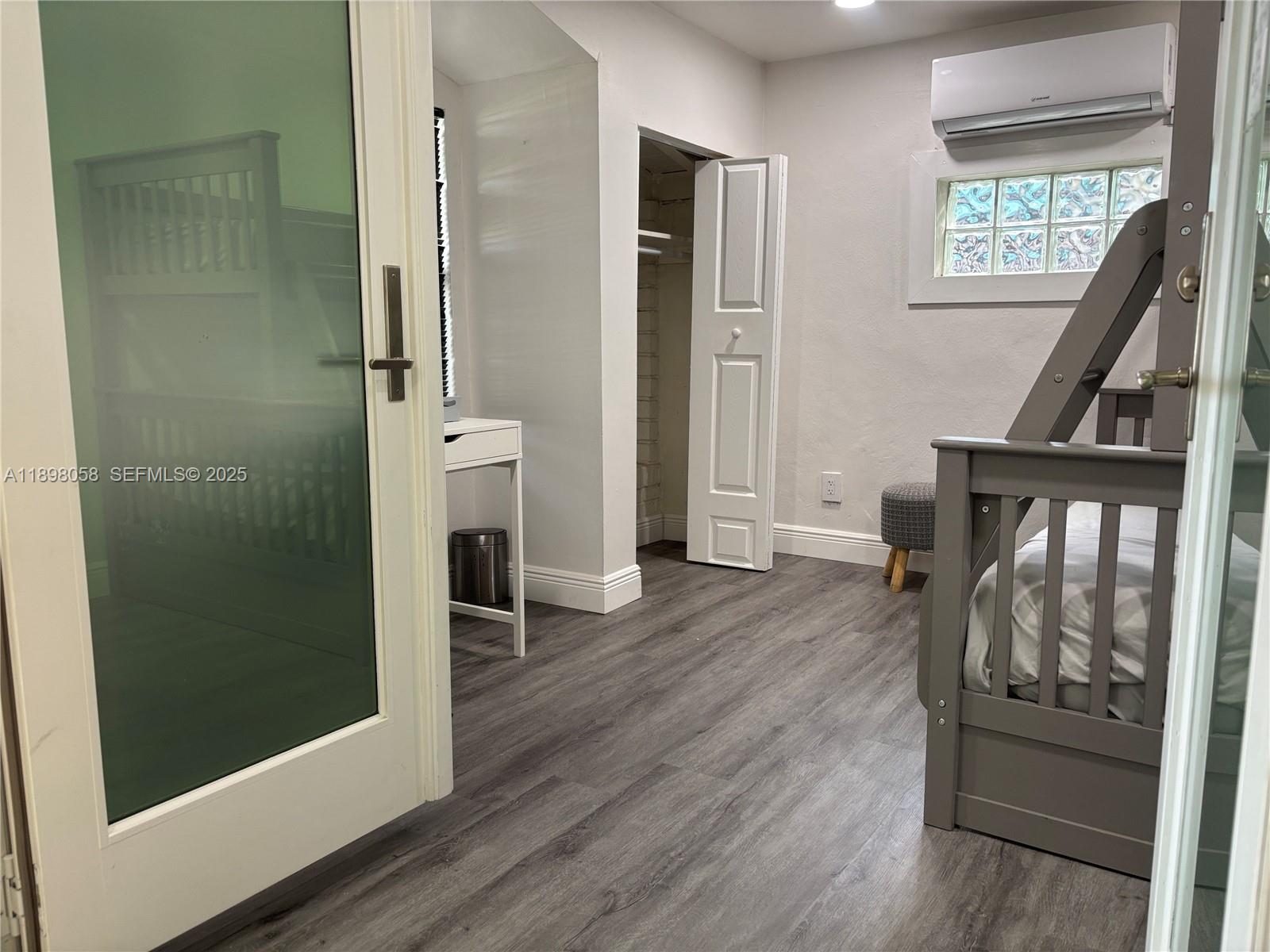 HOLLYWOOD - Residential Lease