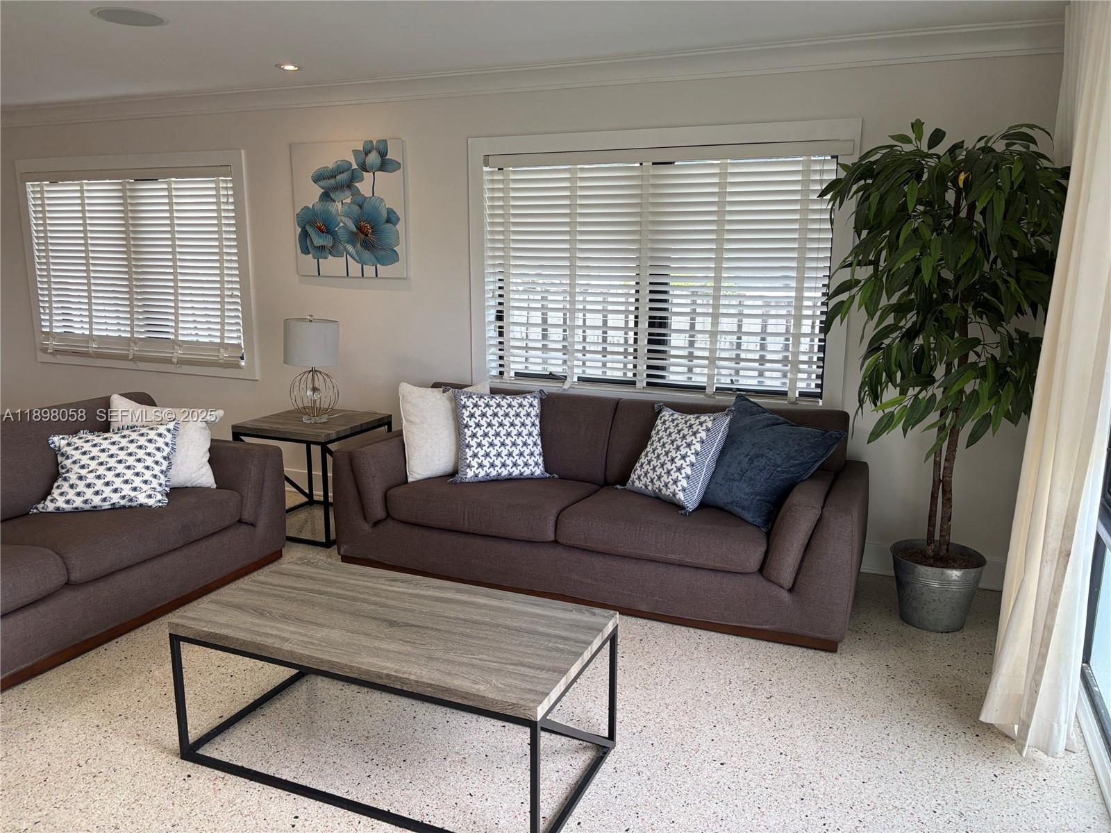 HOLLYWOOD - Residential Lease