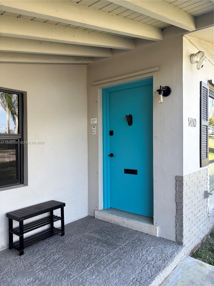 HOLLYWOOD - Residential Lease