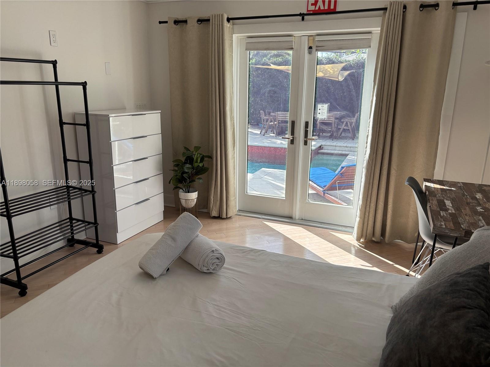 HOLLYWOOD - Residential Lease