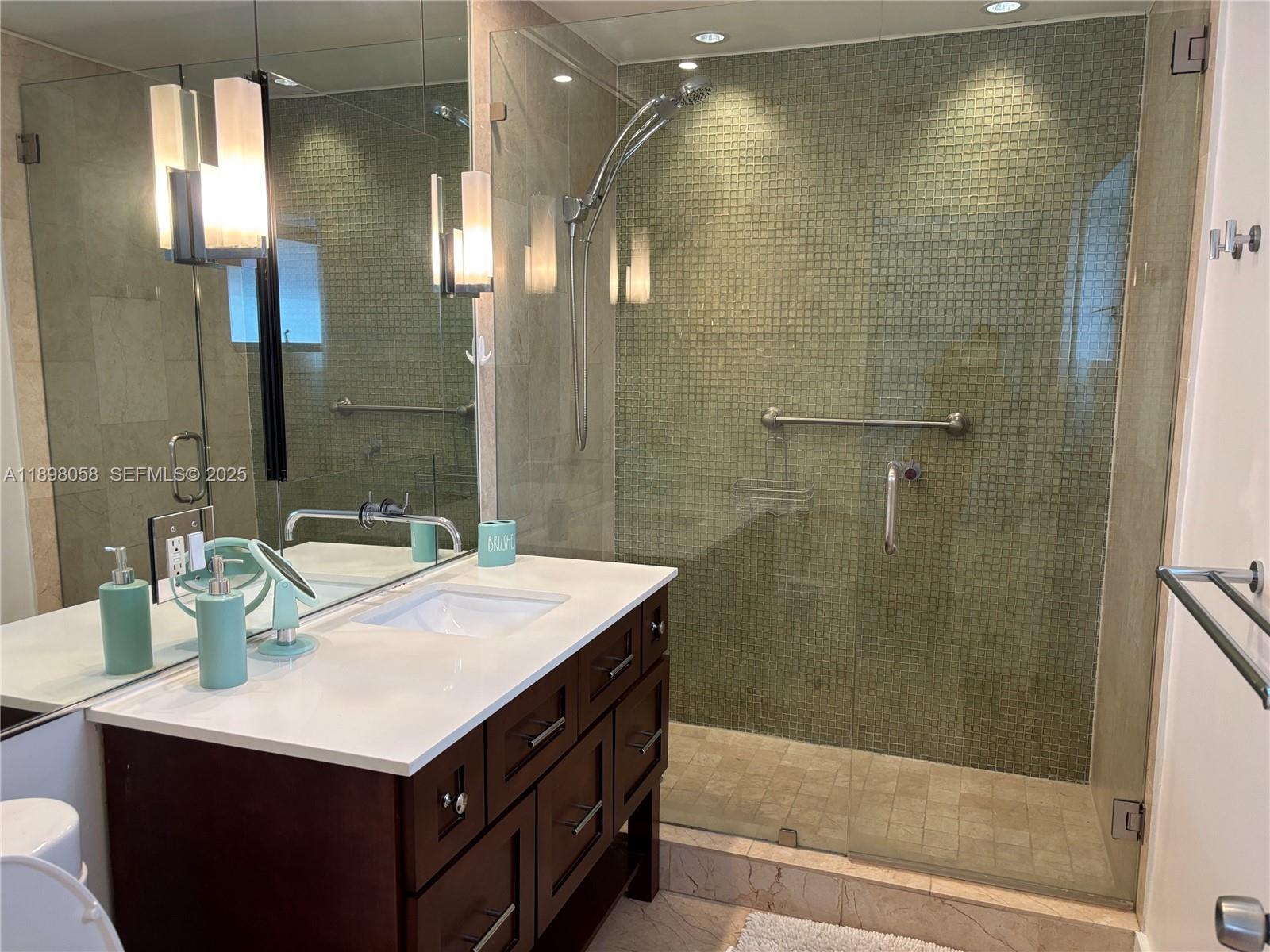 HOLLYWOOD - Residential Lease