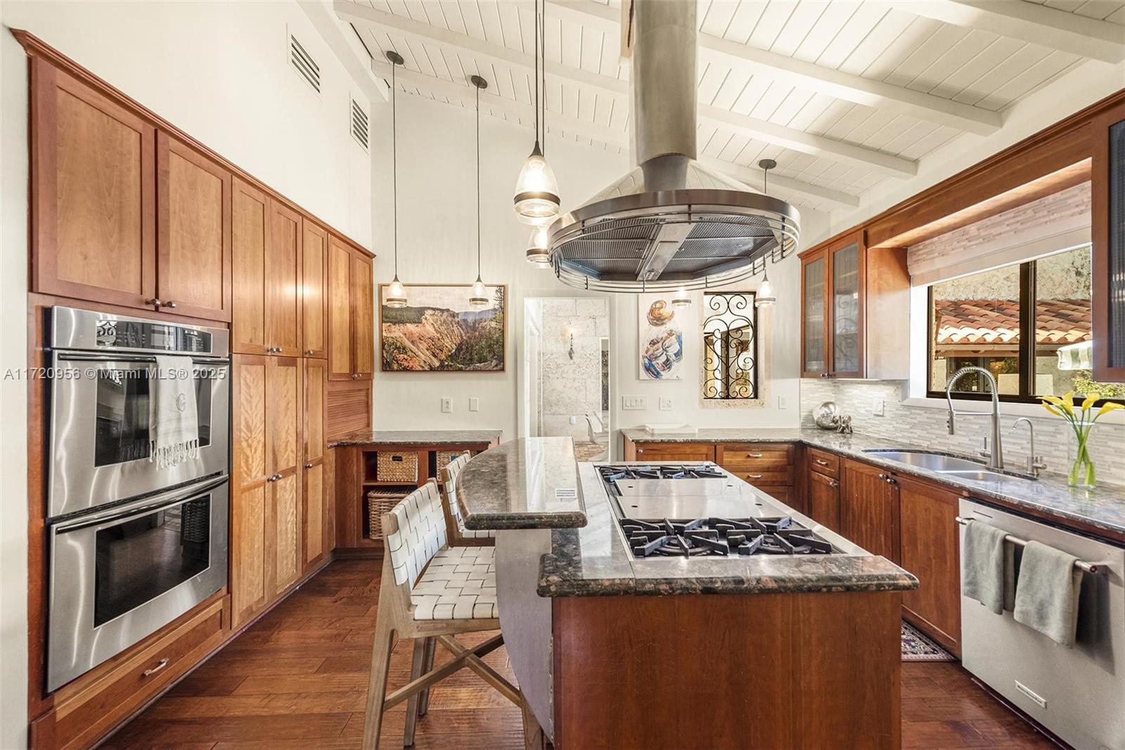 BISCAYNE PARK ESTATES - Residential