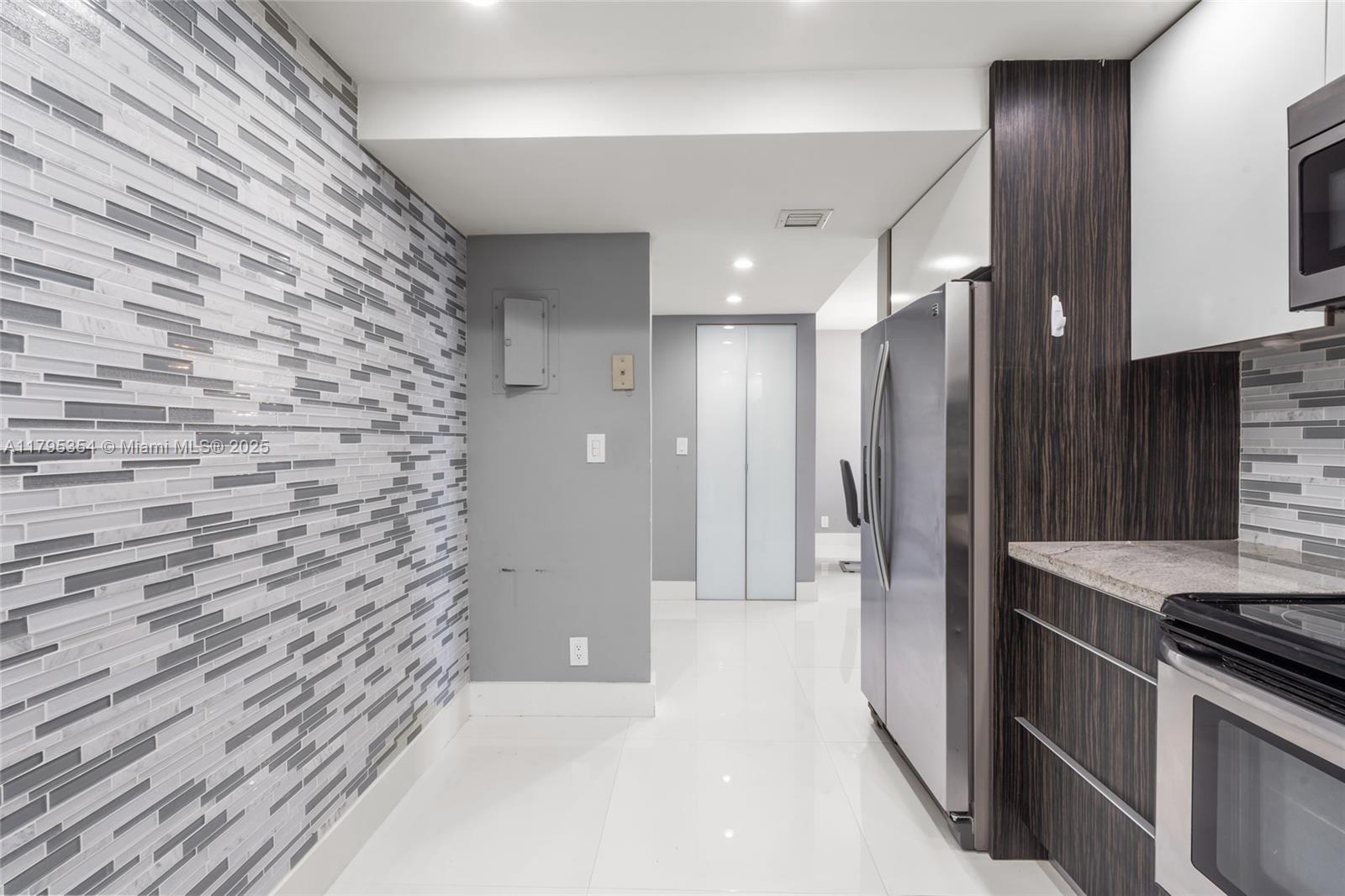 OLYMPUS CONDO PHASE - Residential Lease