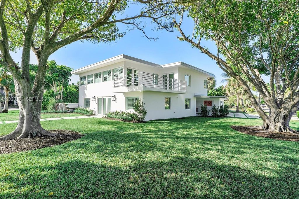 Photo of 1903 Bay Dr, Pompano Beach, FL 33062 (MLS # A12020666)