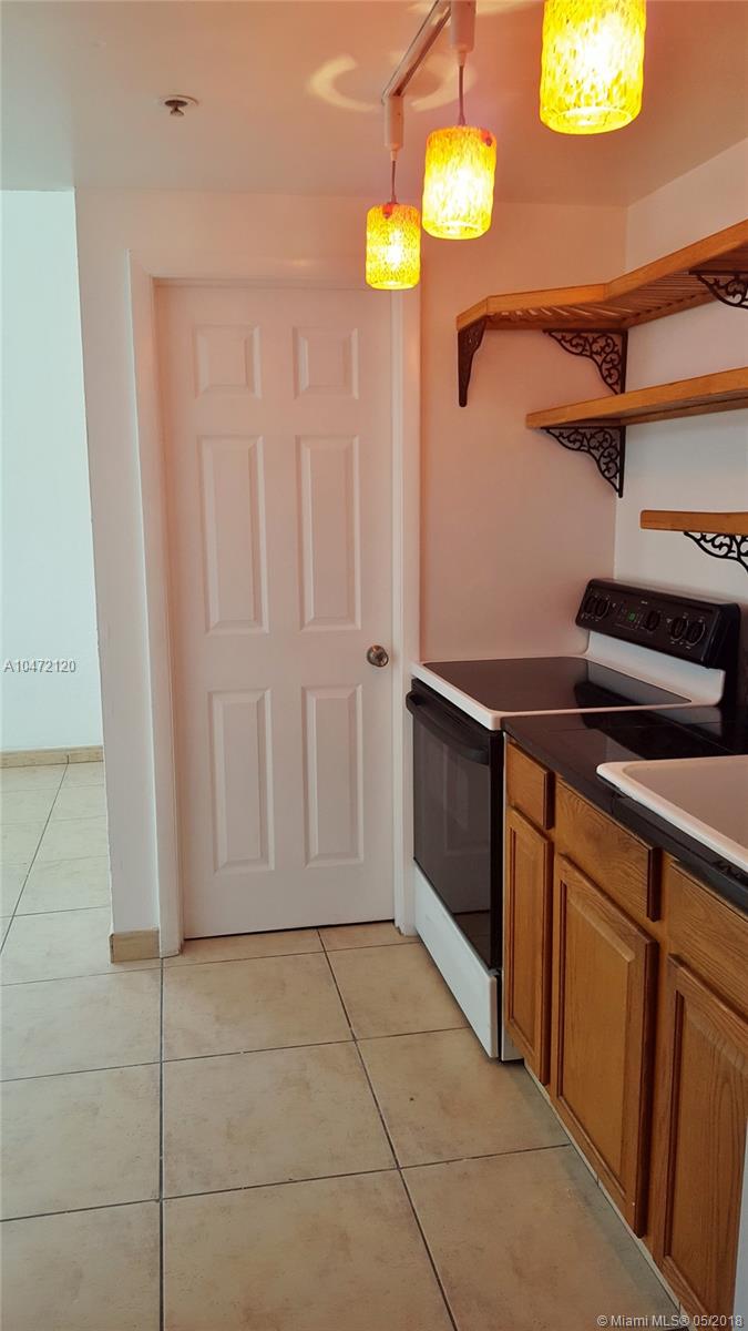 THE LEXINGTON EUCLID COND - Residential Lease