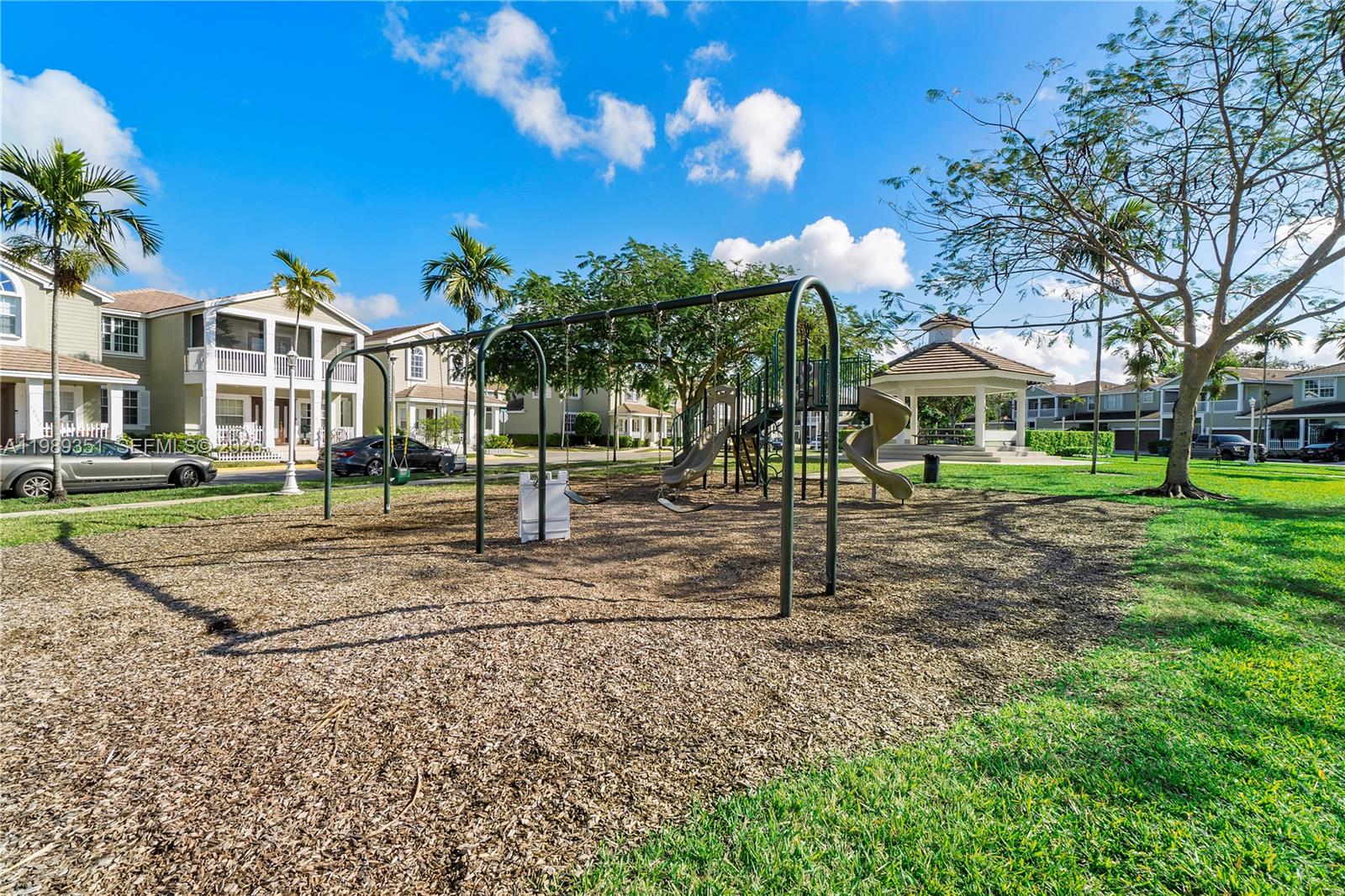 KENSINGTON MANOR - Residential