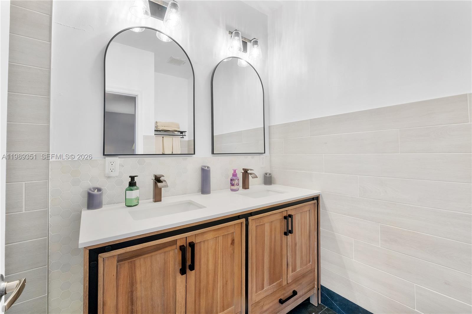 KENSINGTON MANOR - Residential