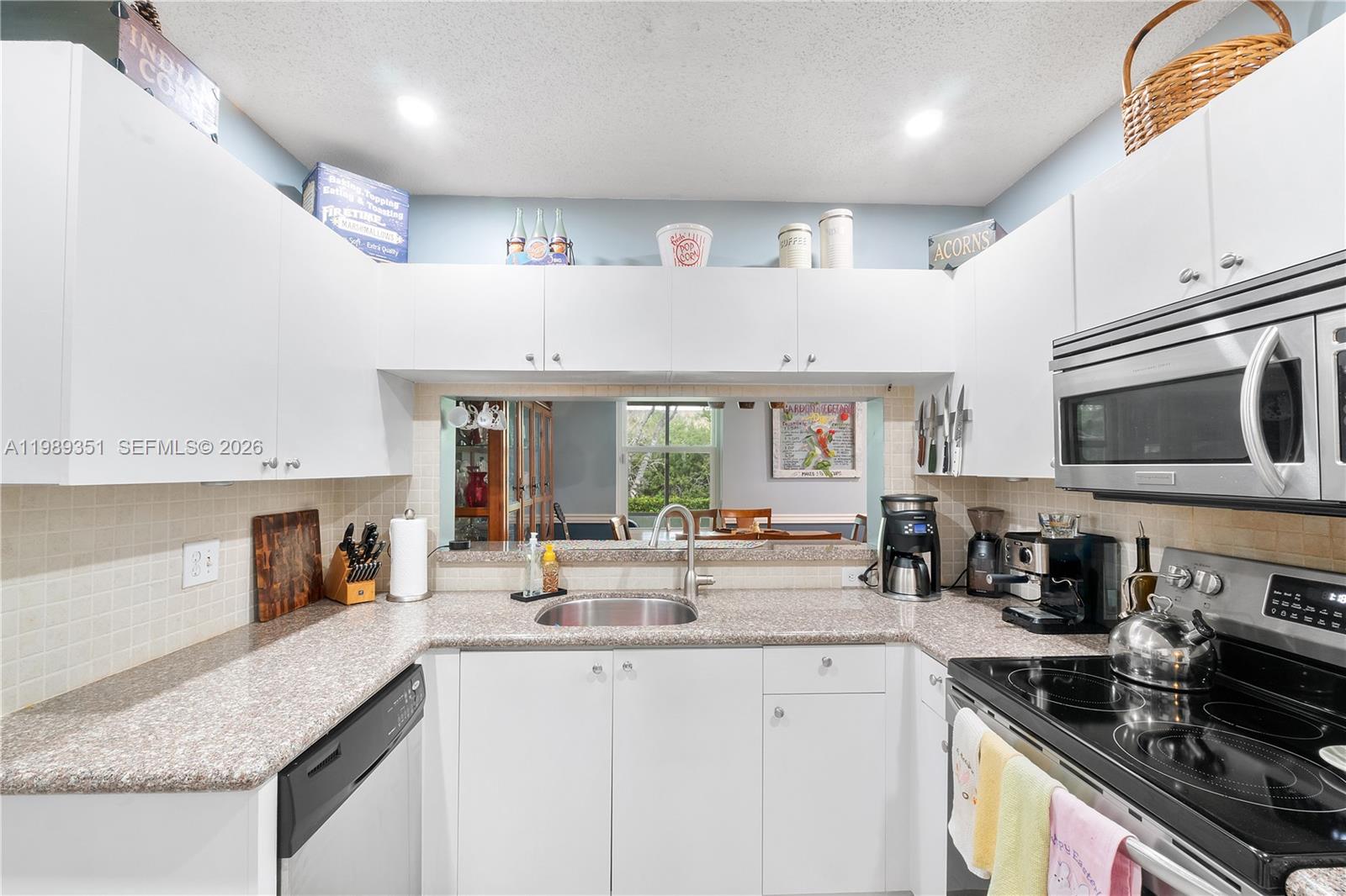 KENSINGTON MANOR - Residential