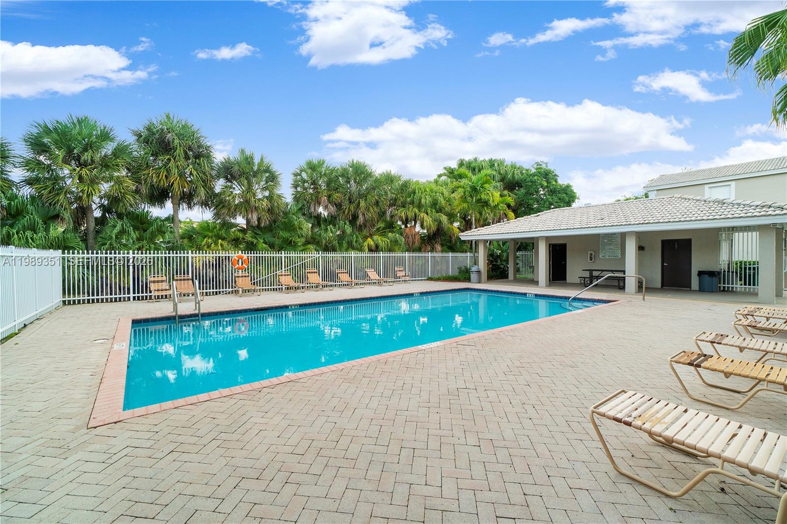 KENSINGTON MANOR - Residential