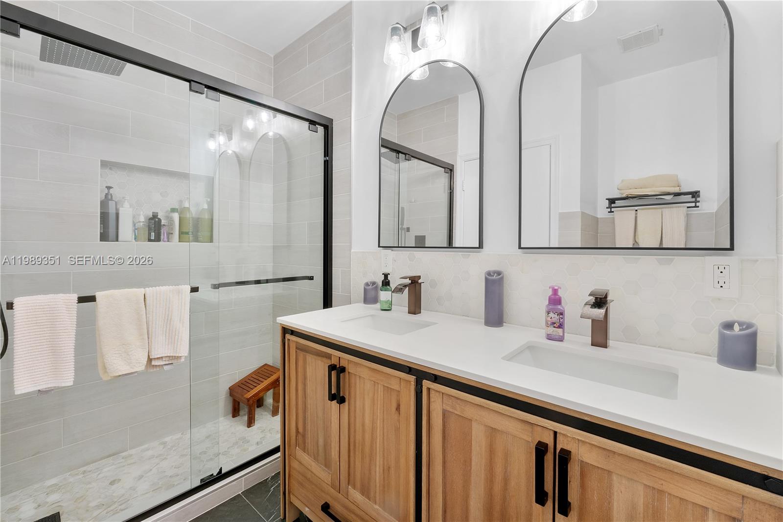 KENSINGTON MANOR - Residential