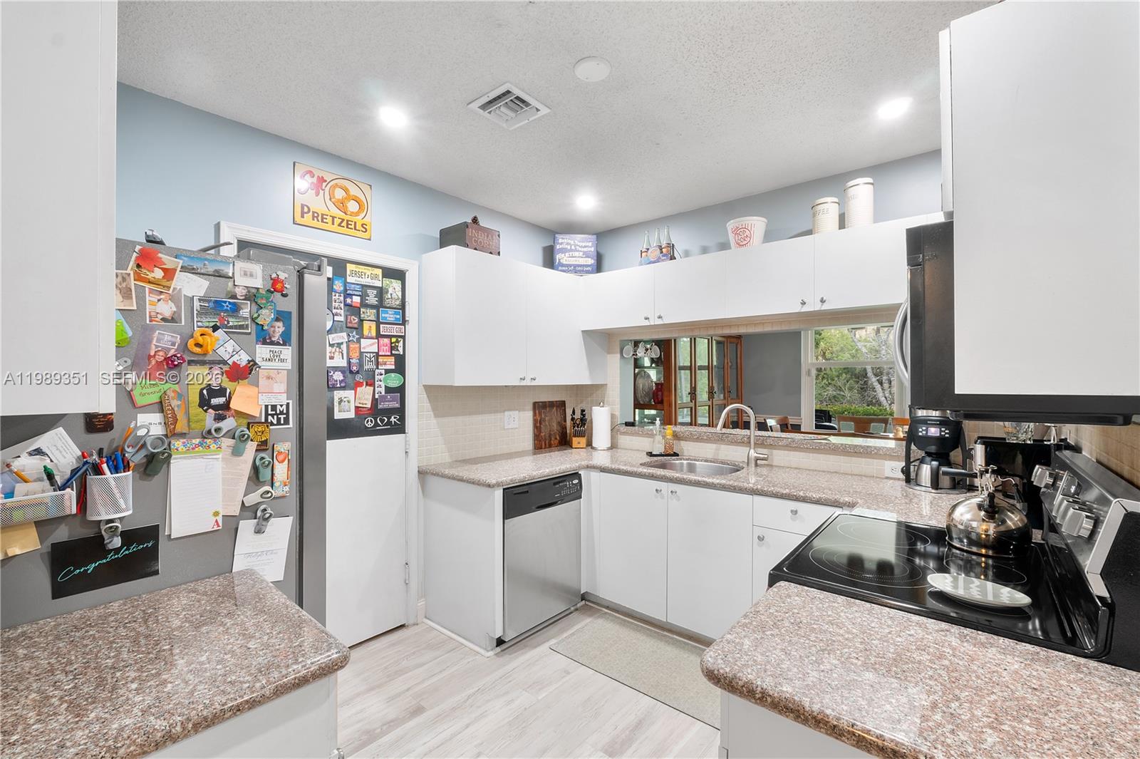 KENSINGTON MANOR - Residential