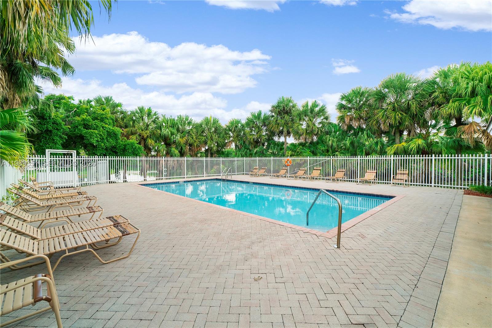 KENSINGTON MANOR - Residential